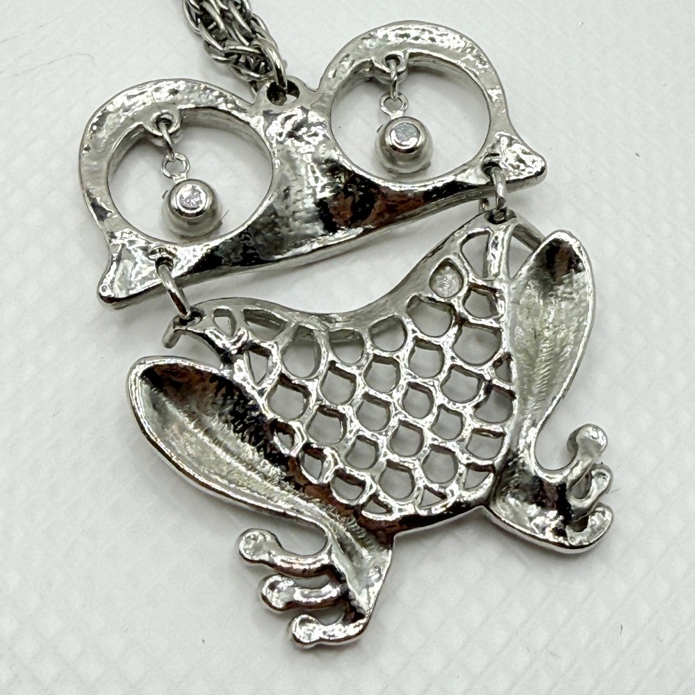 Vintage 23" Silver Tone Chain Frog Amphibian Pendant Necklace w/ Rhinestone Eyes - Picture 3 of 8